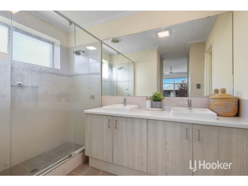 16 Finlay Avenue, Millbridge WA 6232