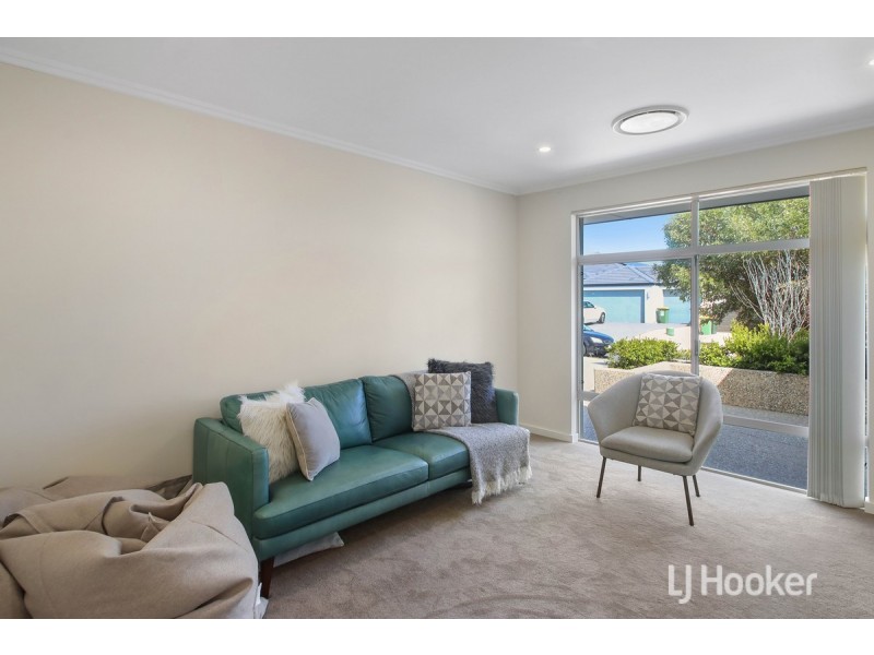 16 Finlay Avenue, Millbridge WA 6232