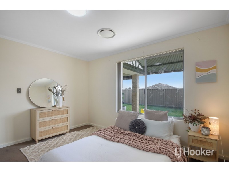 16 Finlay Avenue, Millbridge WA 6232