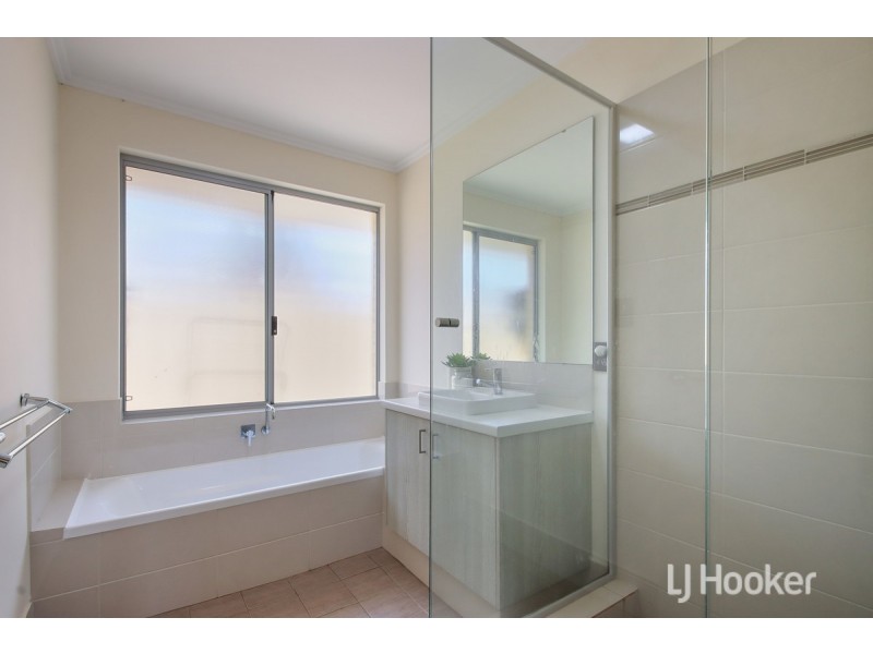 16 Finlay Avenue, Millbridge WA 6232