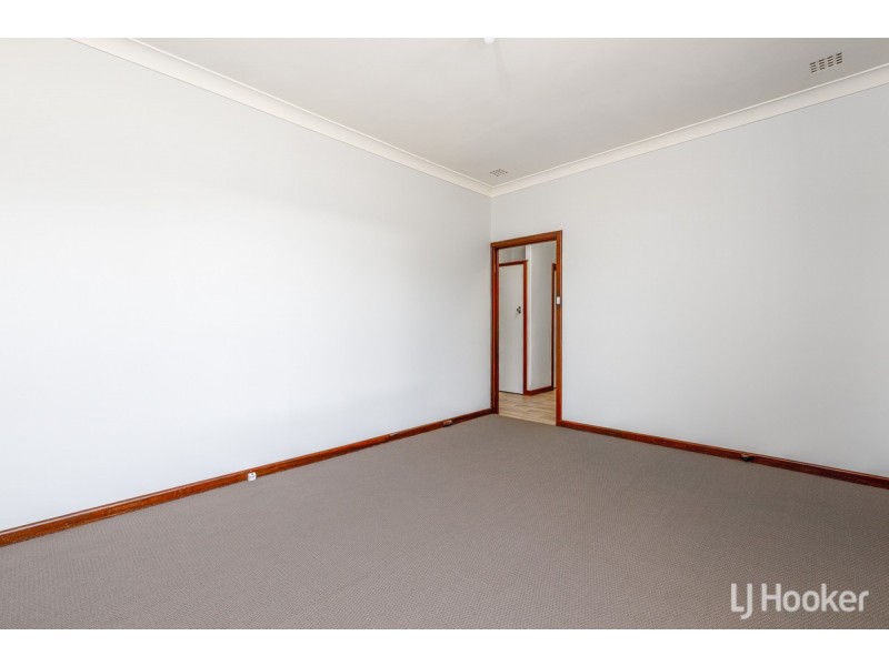 43 Hands Avenue, Carey Park WA 6230