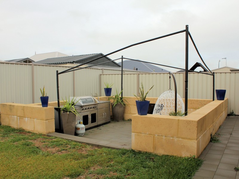 81 The Boulevard, Australind WA 6233