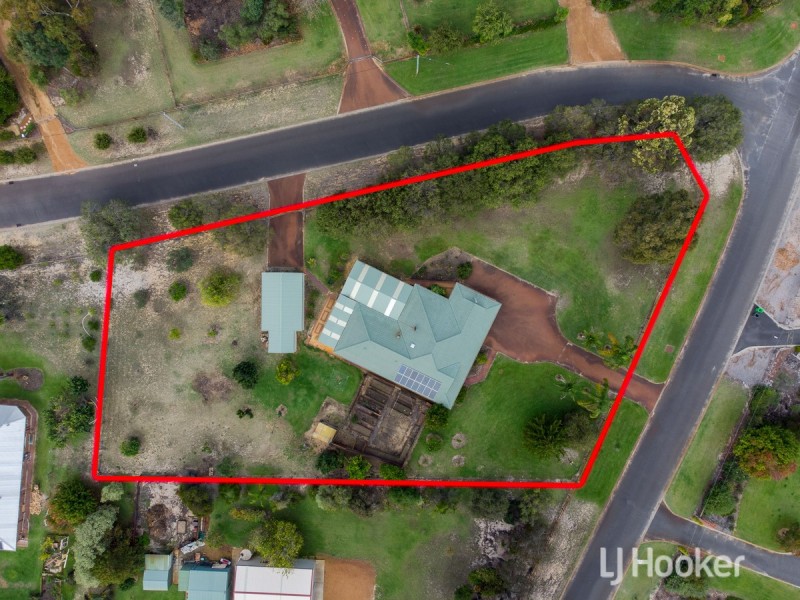 8 Headland Road, Leschenault WA 6233