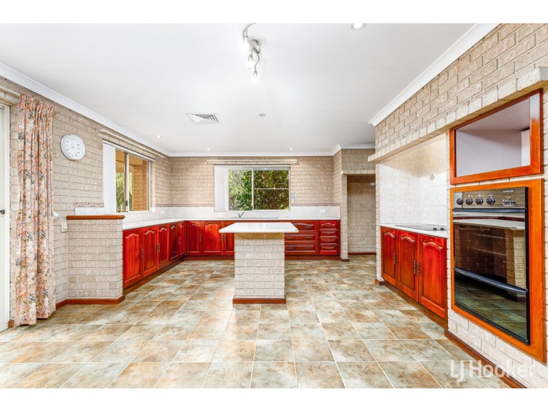 8 Headland Road, Leschenault WA 6233