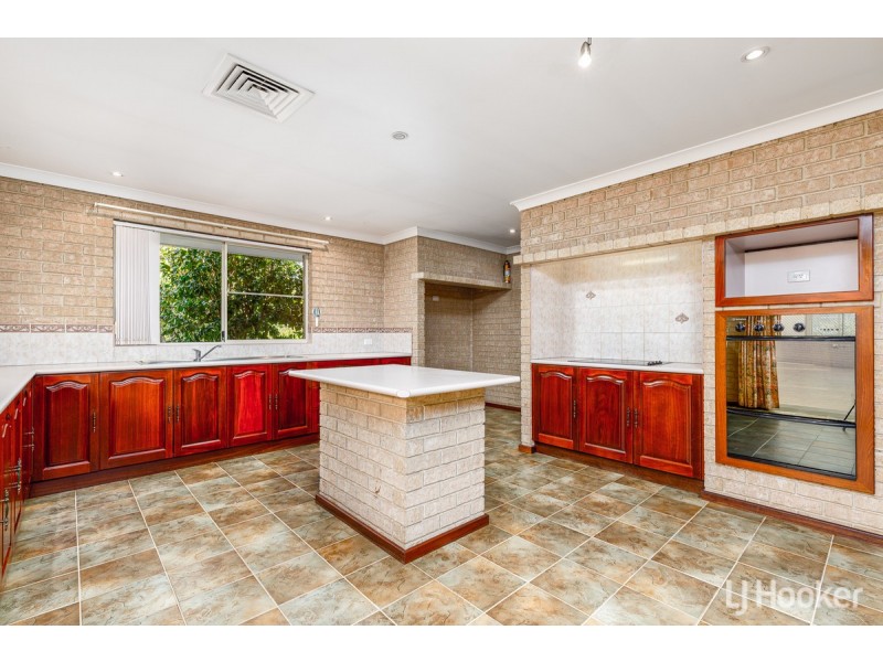 8 Headland Road, Leschenault WA 6233