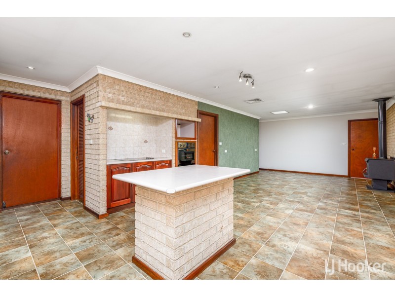 8 Headland Road, Leschenault WA 6233