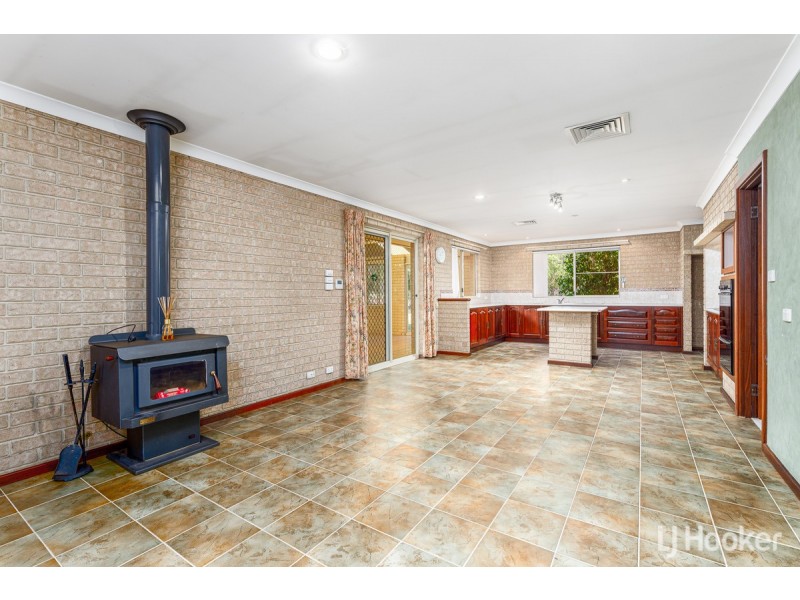 8 Headland Road, Leschenault WA 6233