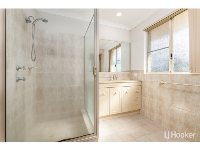 8 Headland Road, Leschenault WA 6233