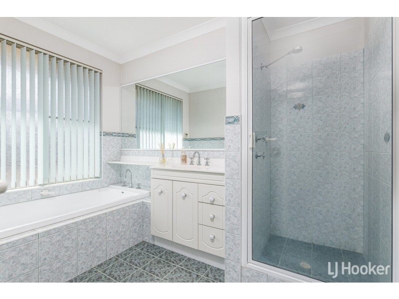 8 Headland Road, Leschenault WA 6233