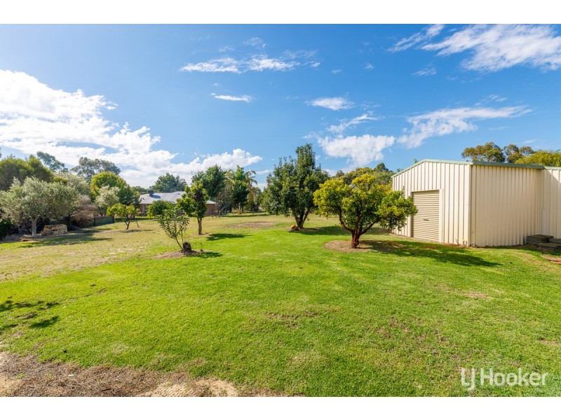 8 Headland Road, Leschenault WA 6233