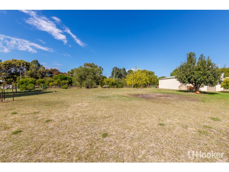 8 Headland Road, Leschenault WA 6233