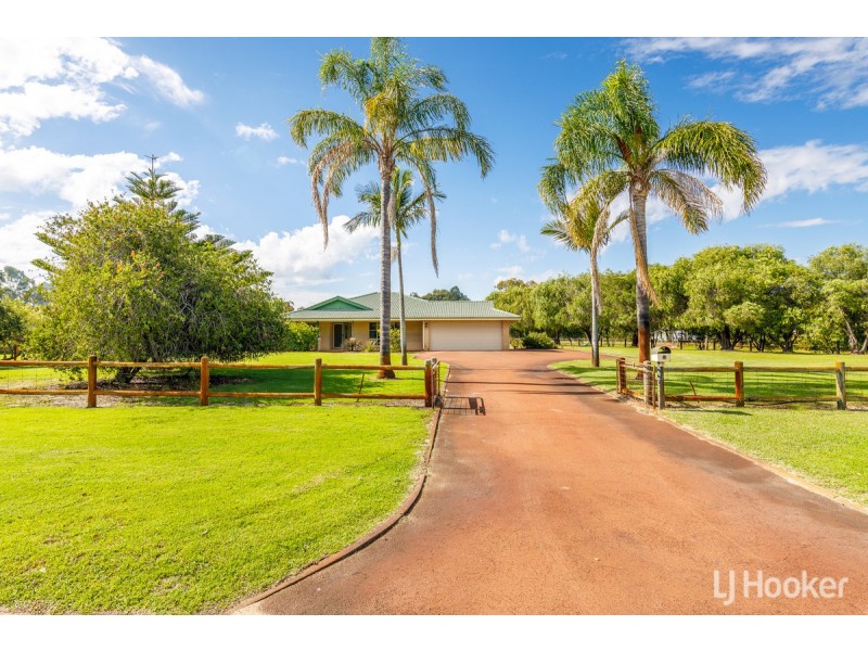 8 Headland Road, Leschenault WA 6233