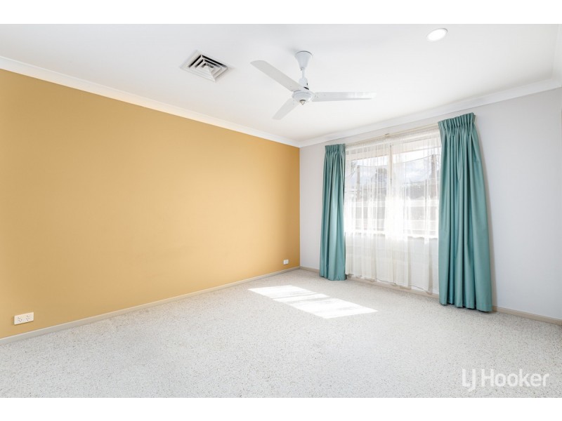 8 Headland Road, Leschenault WA 6233
