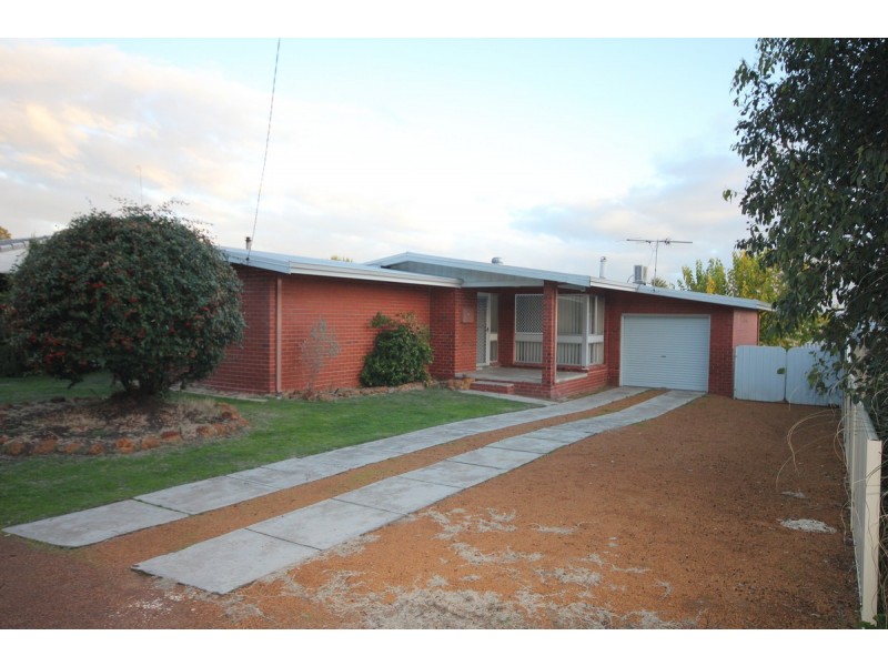 33 Elouera Street, Collie WA 6225