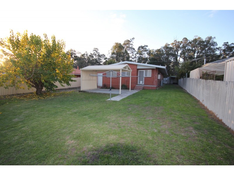 33 Elouera Street, Collie WA 6225