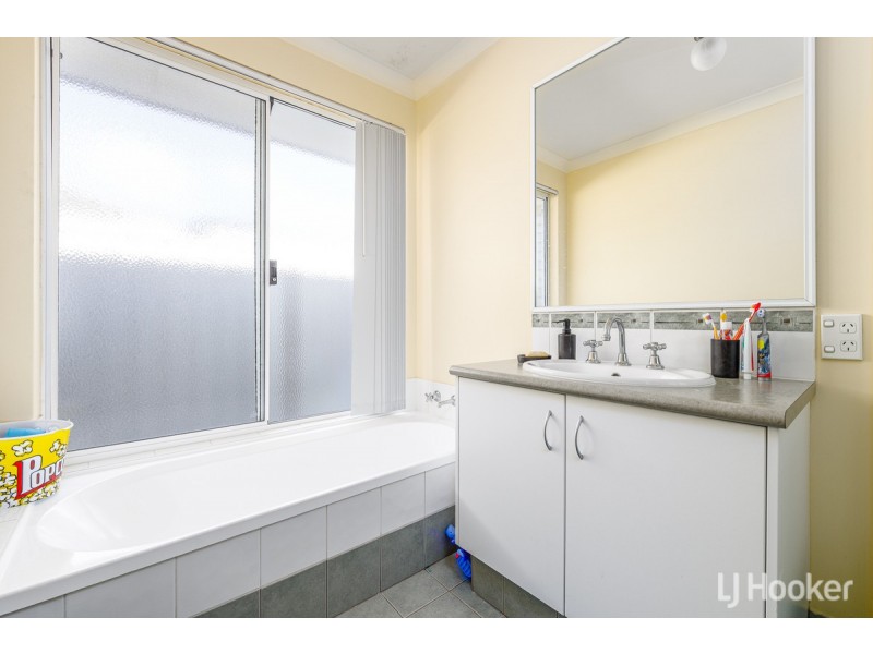 16 Grandite Fairway, Australind WA 6233