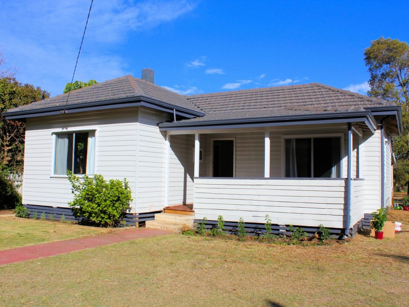 16 Woodrow Street, Carey Park WA 6230