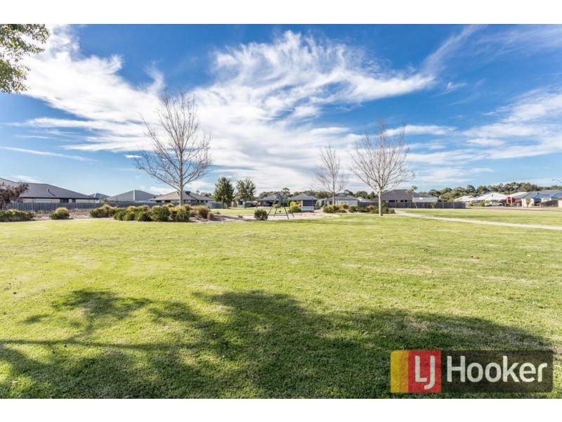 136 Macquarie Drive, Australind WA 6233