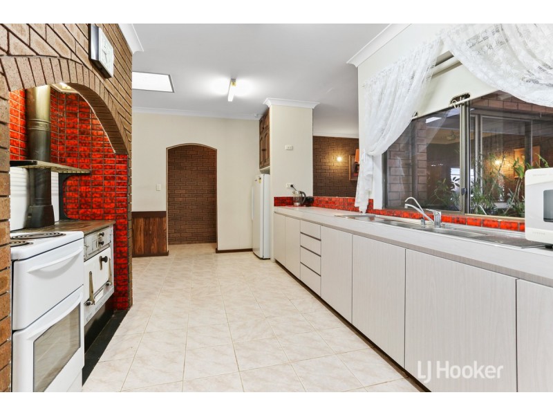 8 Swan Avenue, Collie WA 6225