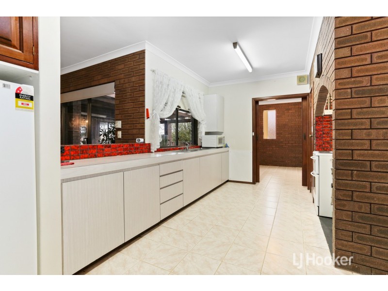 8 Swan Avenue, Collie WA 6225