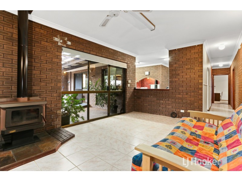 8 Swan Avenue, Collie WA 6225