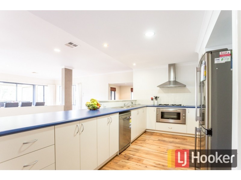 17 Shier Rise, Burekup WA 6227