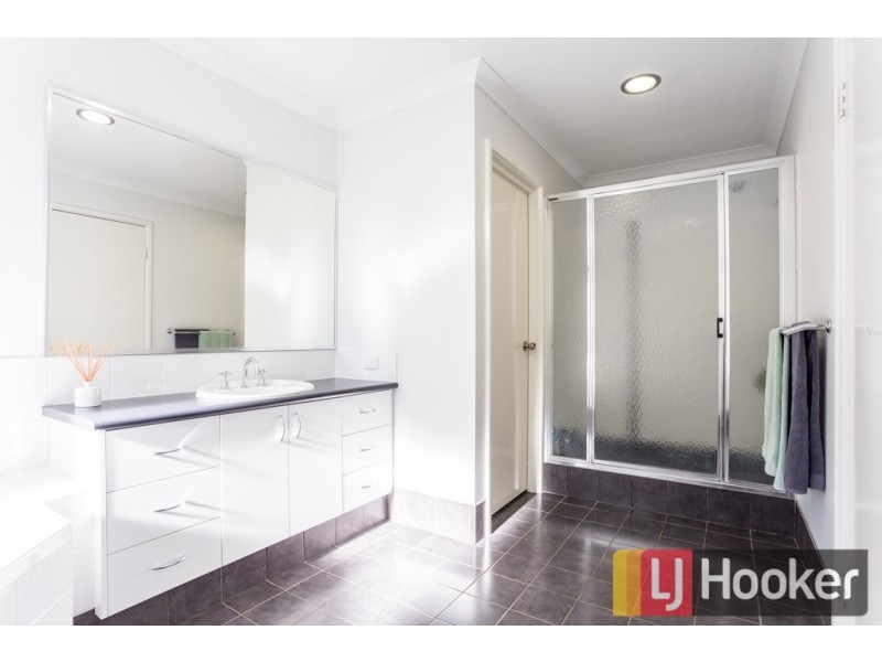 17 Shier Rise, Burekup WA 6227