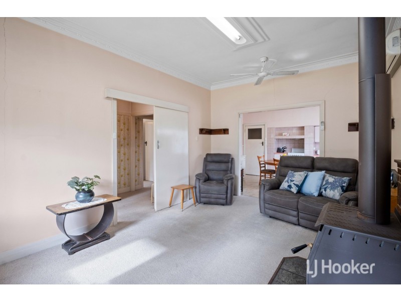 5 Crampton Street, Collie WA 6225