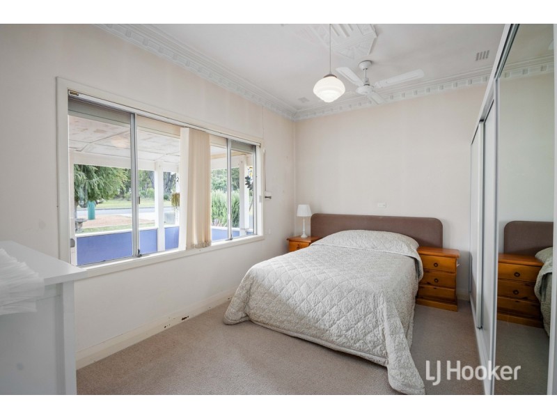 5 Crampton Street, Collie WA 6225