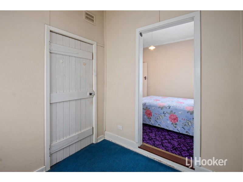 5 Crampton Street, Collie WA 6225