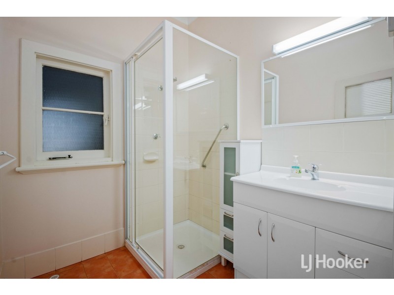 5 Crampton Street, Collie WA 6225