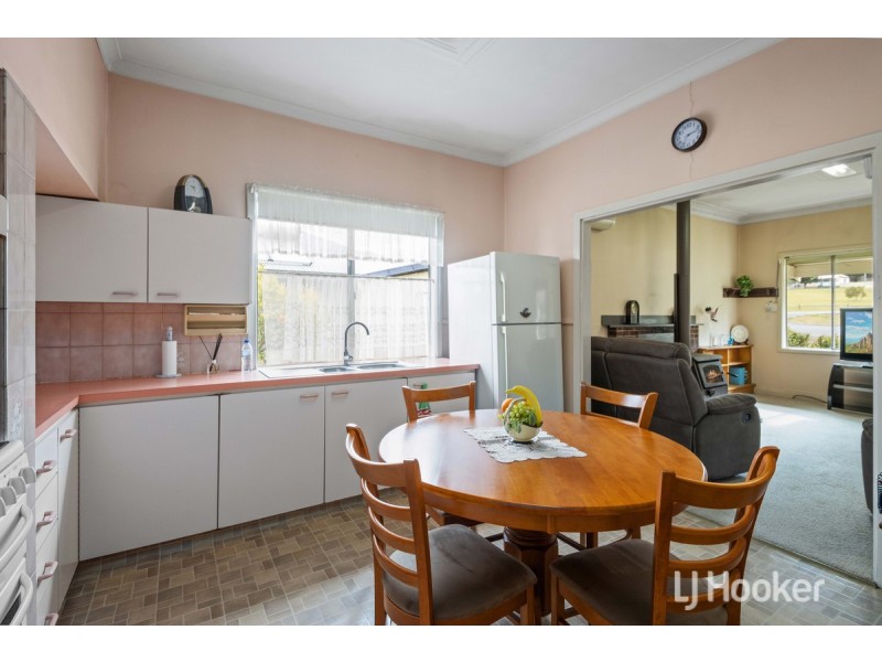 5 Crampton Street, Collie WA 6225