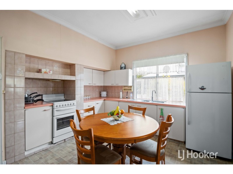 5 Crampton Street, Collie WA 6225