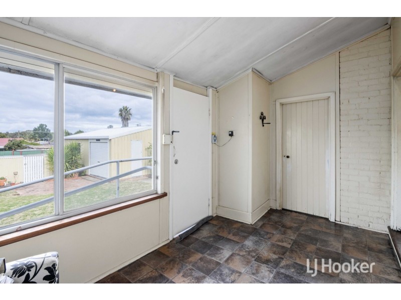 5 Crampton Street, Collie WA 6225