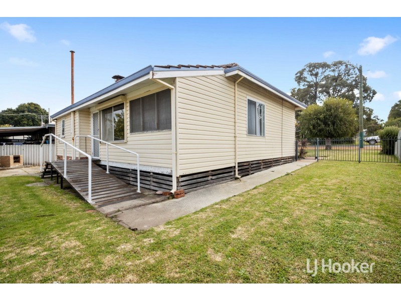 5 Crampton Street, Collie WA 6225