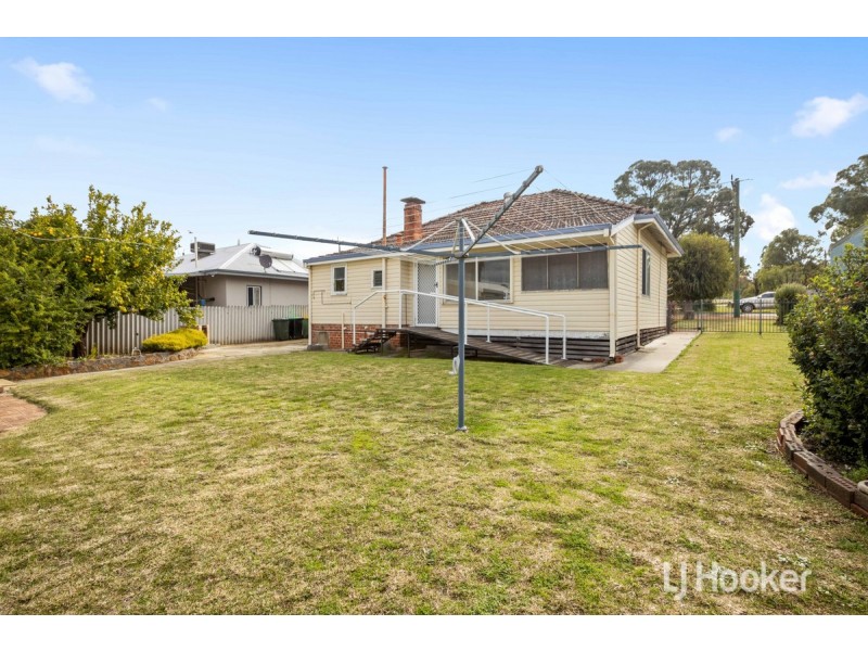 5 Crampton Street, Collie WA 6225