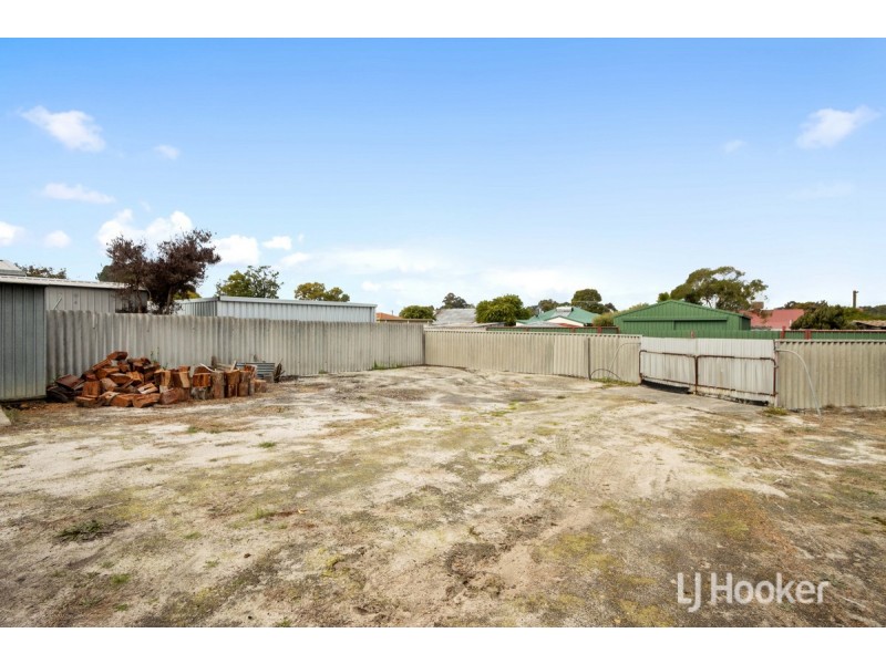 5 Crampton Street, Collie WA 6225