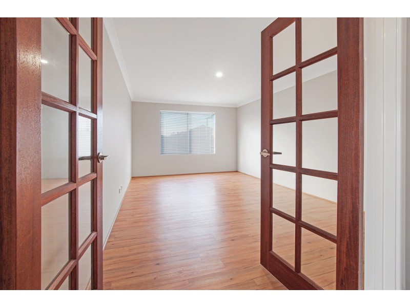 6 Seal Way, Kealy WA 6280