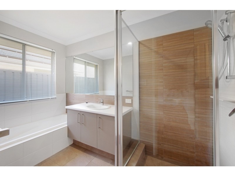 6 Seal Way, Kealy WA 6280