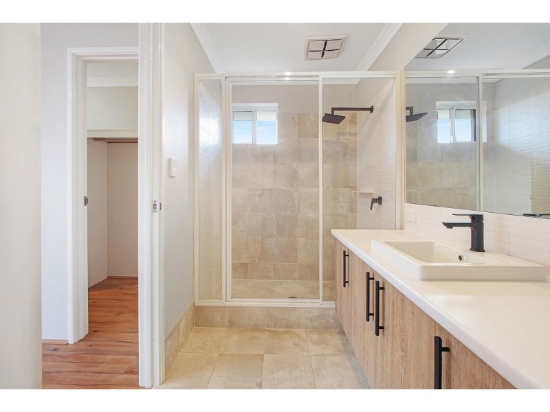 6 Seal Way, Kealy WA 6280