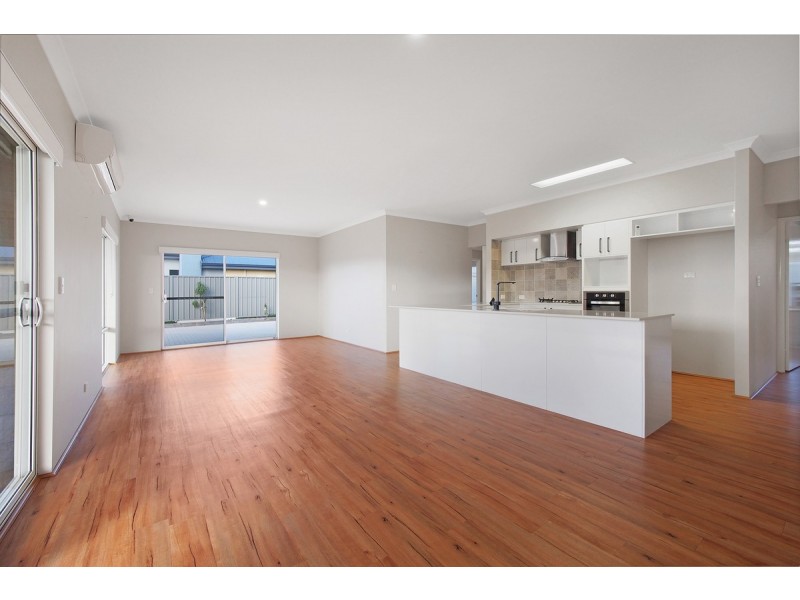 6 Seal Way, Kealy WA 6280