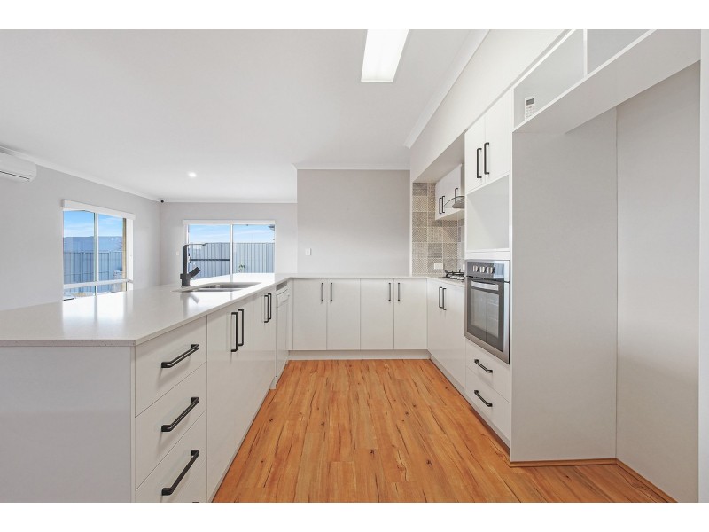 6 Seal Way, Kealy WA 6280