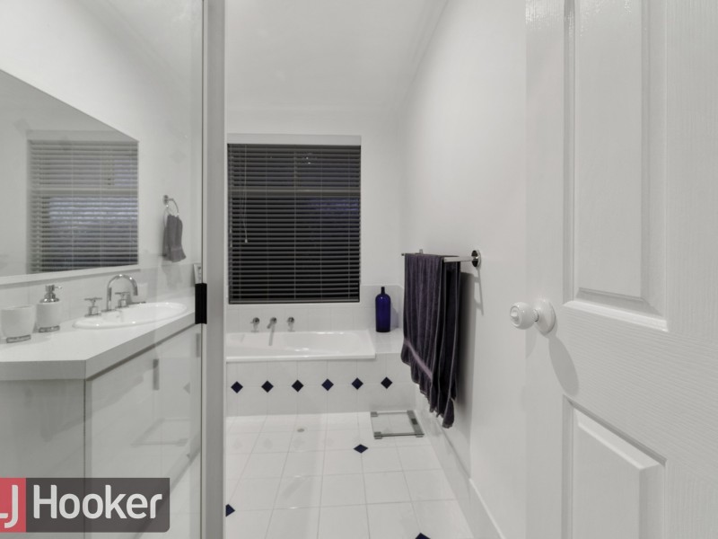 6 Portsea Court, Pelican Point WA 6230