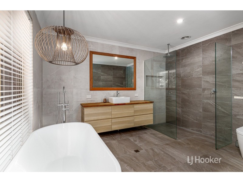 1 Seabreeze Close, Leschenault WA 6233