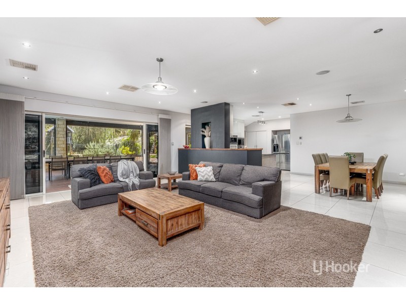 1 Seabreeze Close, Leschenault WA 6233