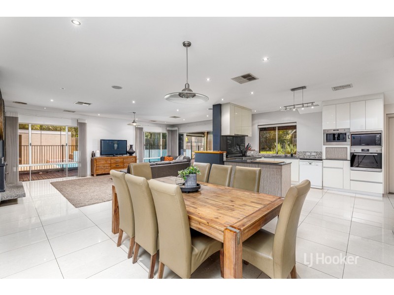 1 Seabreeze Close, Leschenault WA 6233