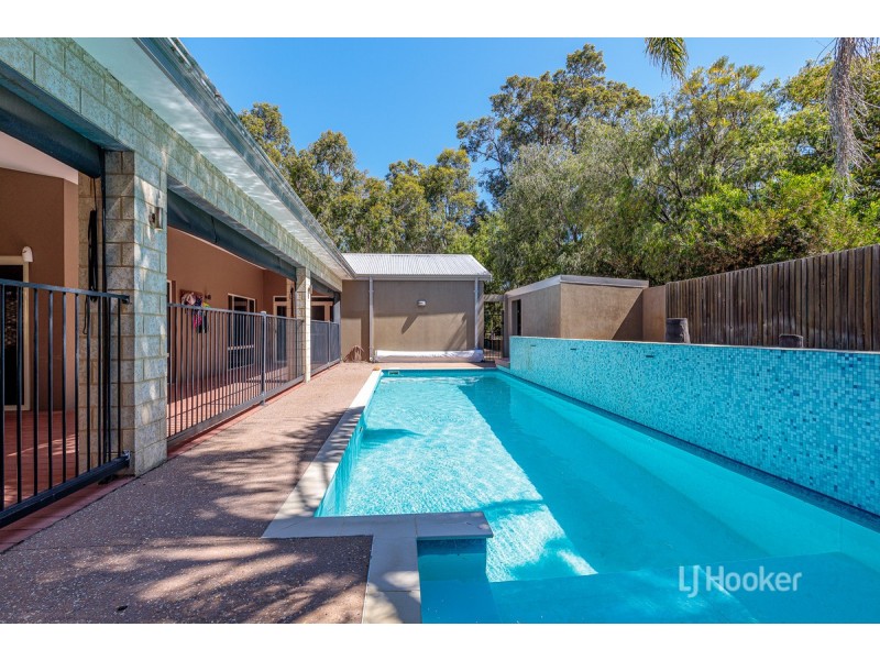 1 Seabreeze Close, Leschenault WA 6233