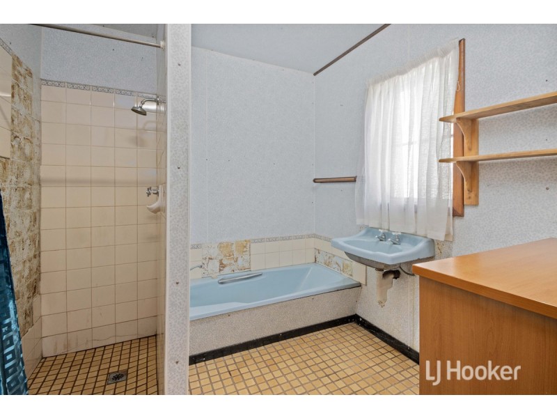 11 Hutton Street, Collie WA 6225