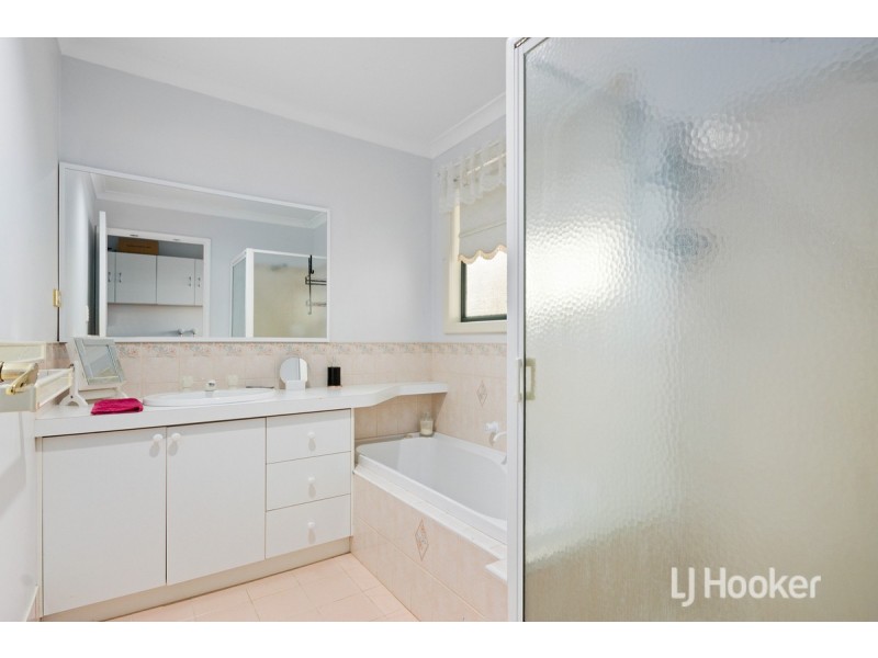 4 University Close, College Grove WA 6230