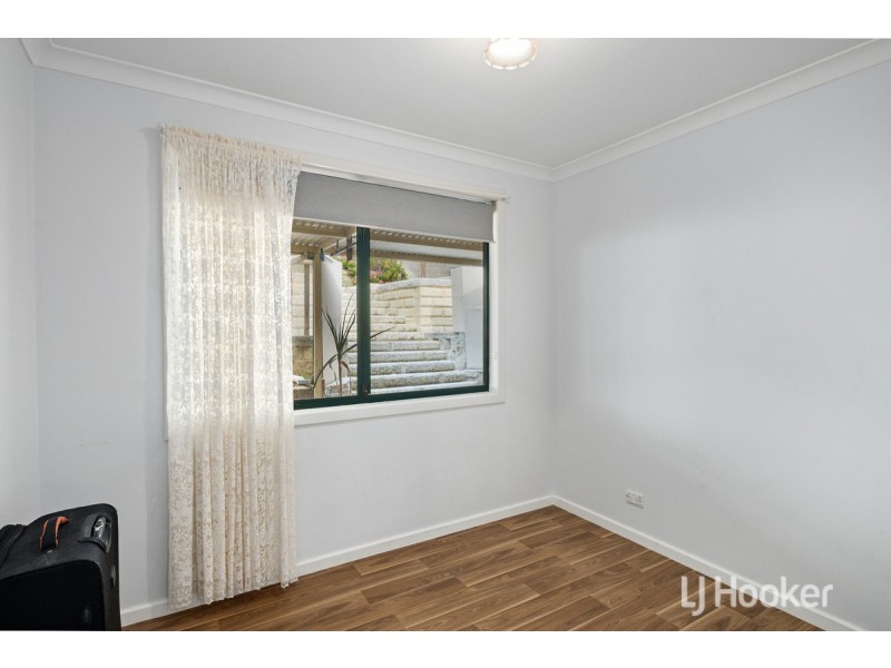 4 University Close, College Grove WA 6230